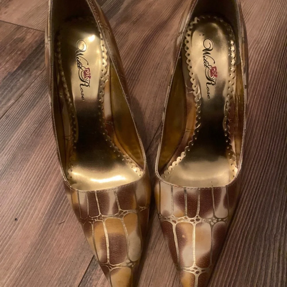 Wild Rose Heels - Picture 2 of 5